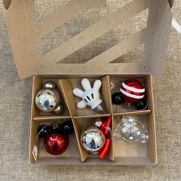 Disney 6-Pack Mickey Mouse Red Mini Christmas Tree Ornaments Set - Primark - Picture 3 of 10